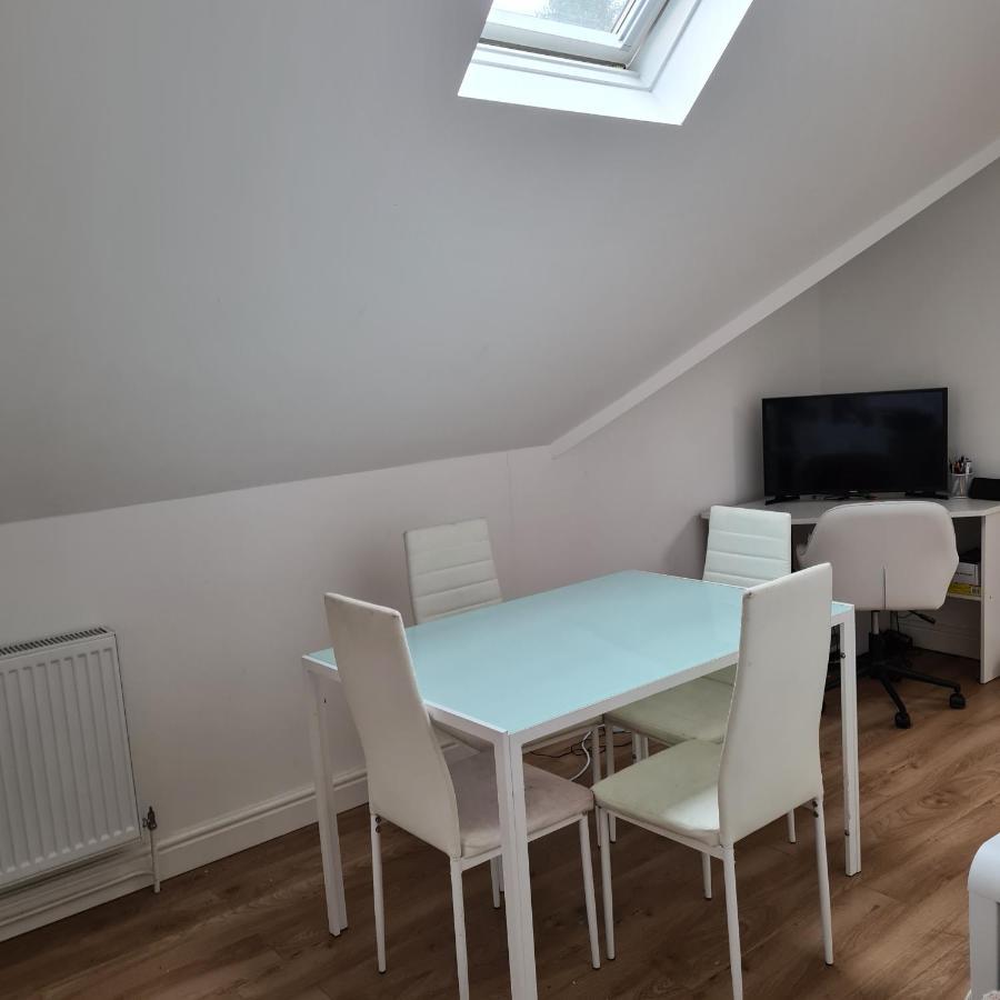 2-Bed Loft Apartment For 5Ppl With Private Parking Beckenham Bagian luar foto